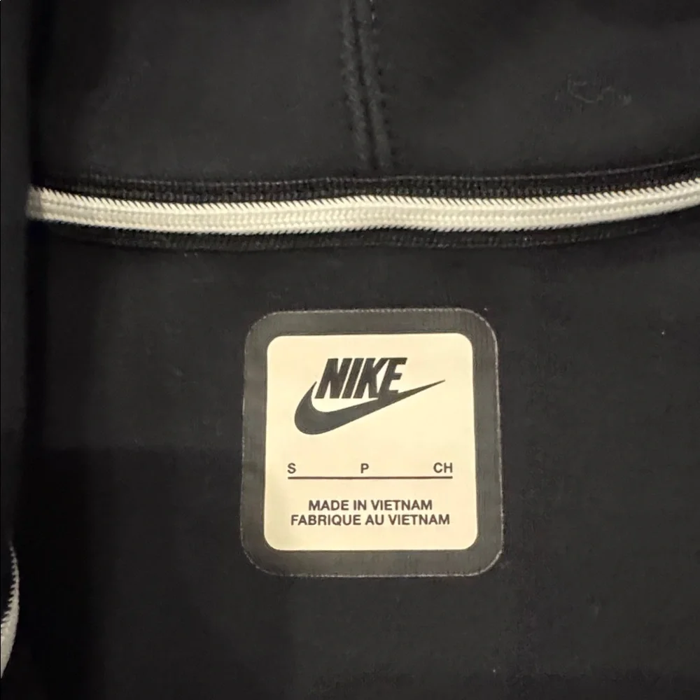 Women’s Nike Tech - Picture 2 of 4